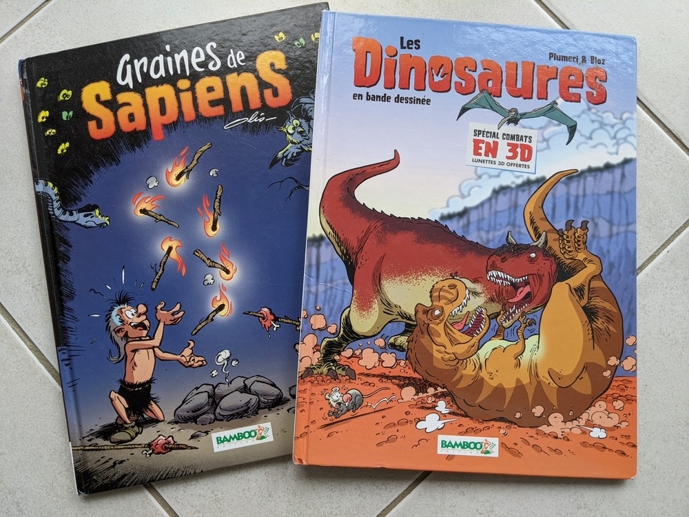 Deux BD humoristiques pour s'amuser avec les dinosaures et les hommes préhistoriques.